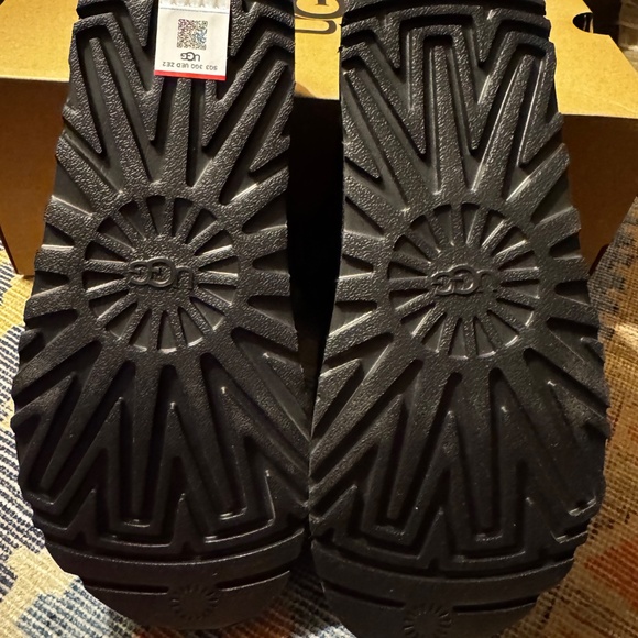 UGG Women's Goldenstar Clog - Picture 4 of 7